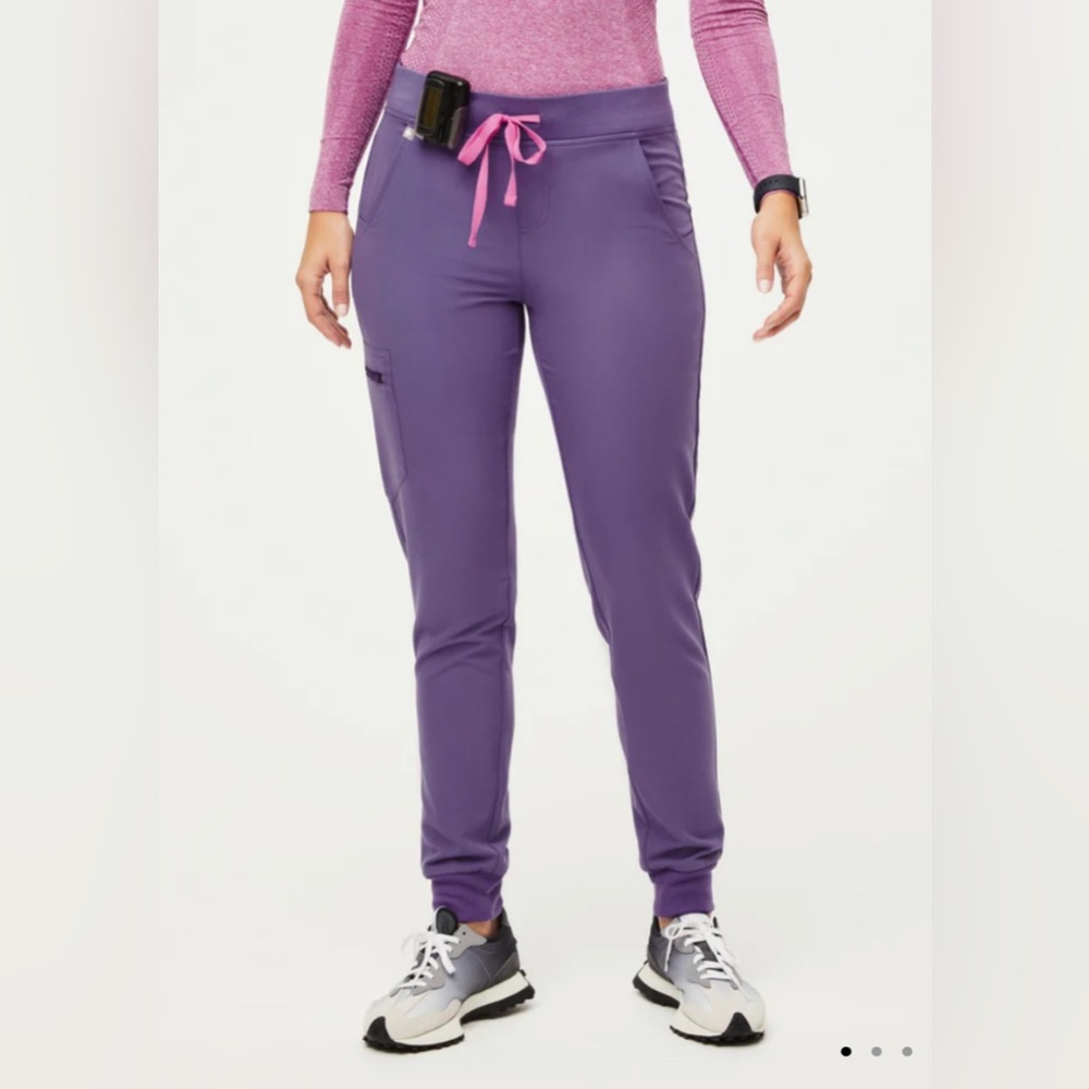 FIGS Zamora™ Jogger Scrub Pants - size Small/ Petite